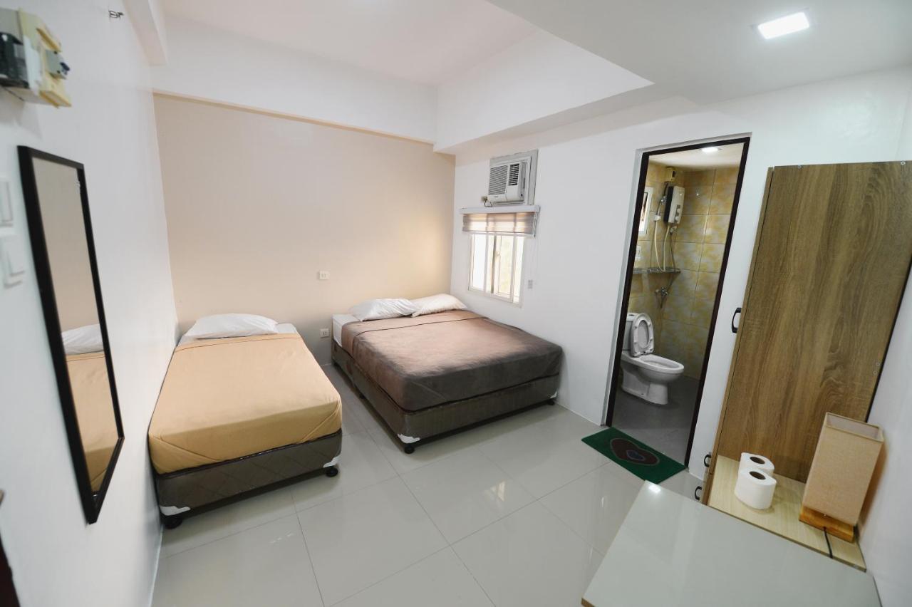 Cebu Courtyard Hotell Lapu-Lapu City Exteriör bild