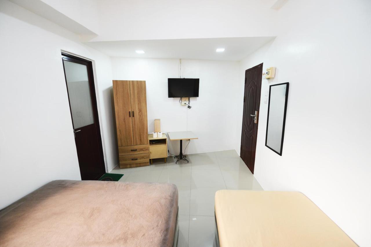 Cebu Courtyard Hotell Lapu-Lapu City Exteriör bild