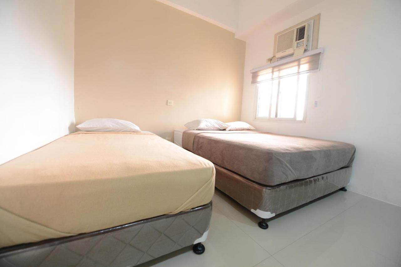 Cebu Courtyard Hotell Lapu-Lapu City Exteriör bild
