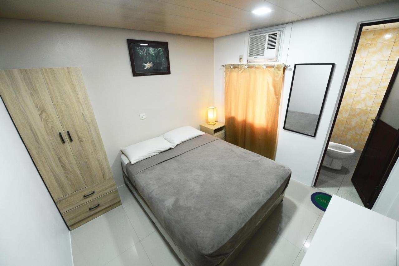 Cebu Courtyard Hotell Lapu-Lapu City Exteriör bild