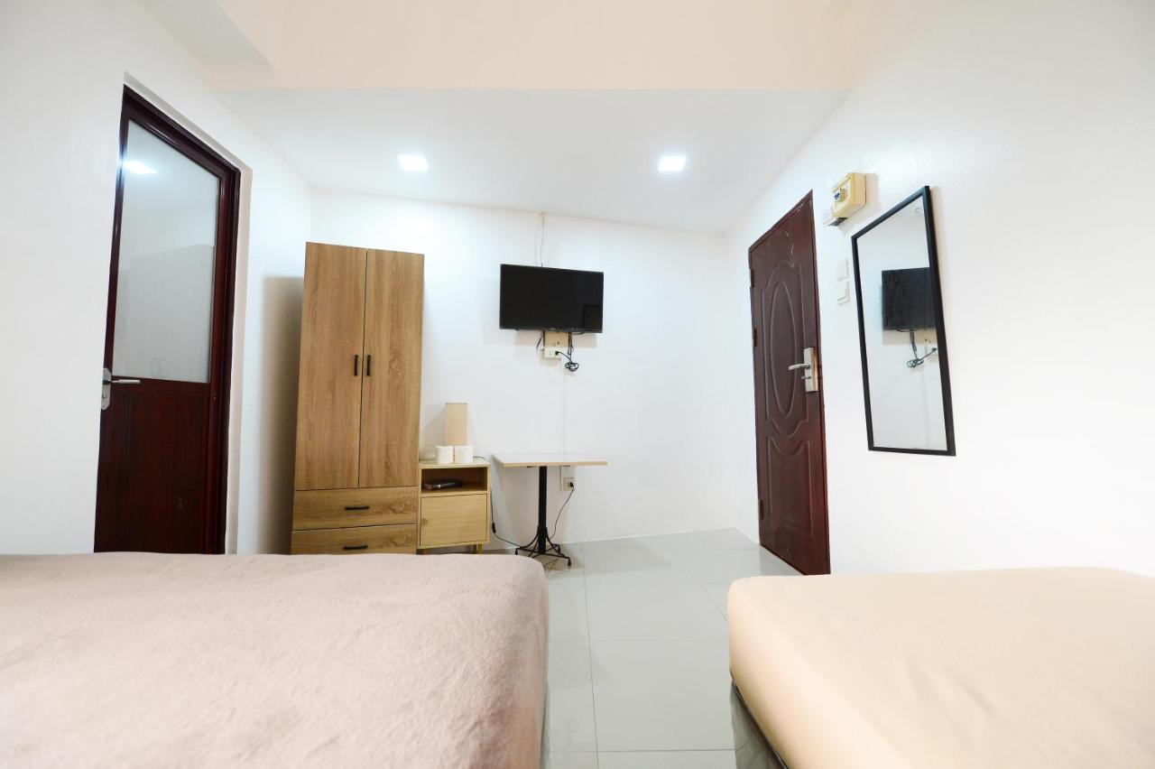 Cebu Courtyard Hotell Lapu-Lapu City Exteriör bild