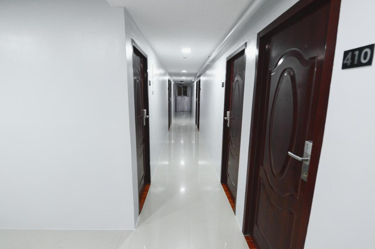 Cebu Courtyard Hotell Lapu-Lapu City Exteriör bild